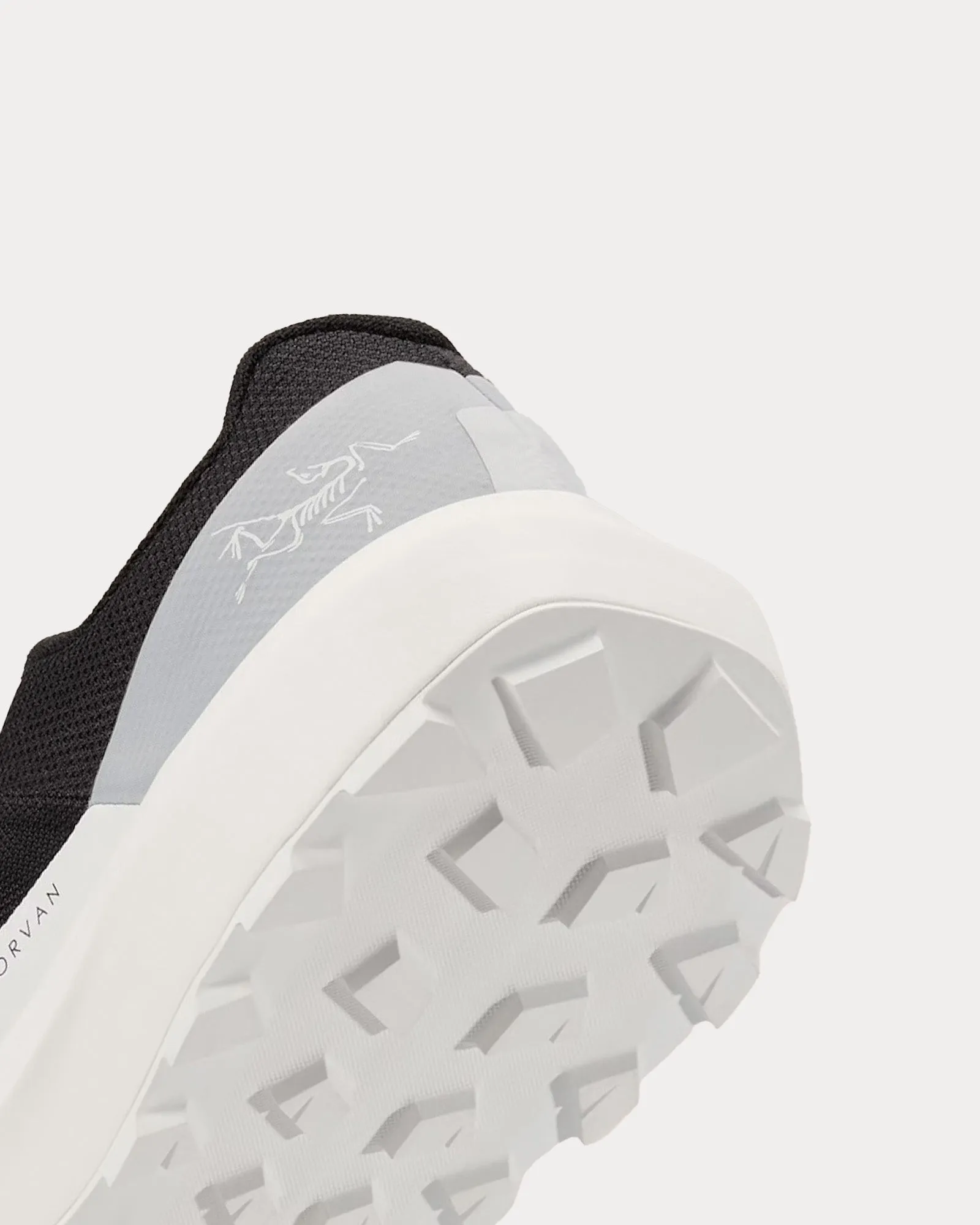 Norvan LD 4 Black / Arctic Silk Running Shoes
